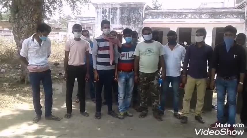 परैया: परैया पहुंचे प्रवासी मजदूर सीएचसी में किए क्वारंटाइन, जानकारी के आभाव में अस्पताल परिसर में भटकते रहे #क्वारंटाइन