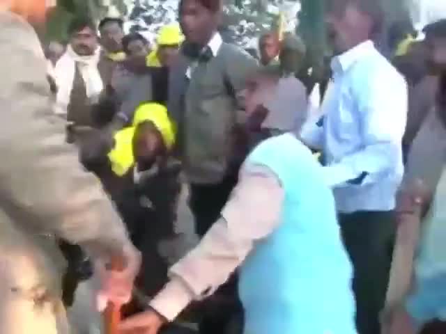 जिंदगी में चुनौतियाँ हर किसी के हिस्से नहीं आती
 क्योंकि किस्मत भी किस्मत वालो को ही आजमाती है।#ओमप्रकाश #राजभर