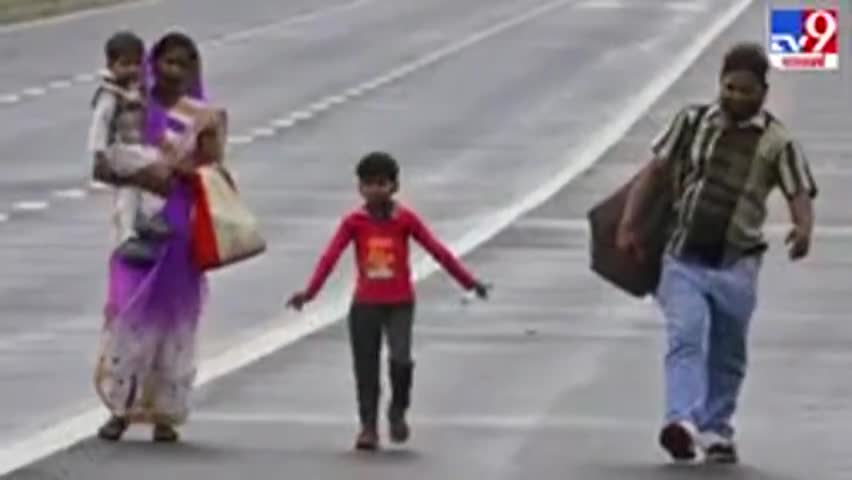 ग्वालियर गिर्द: इस गरीब मजदूर की मजबूरी ने उसे चोर बना दिया। मजदूर की मजबूरी का फायदा प्रशासन और बिज़नेस वालों ने उठाया👆#poorpeople