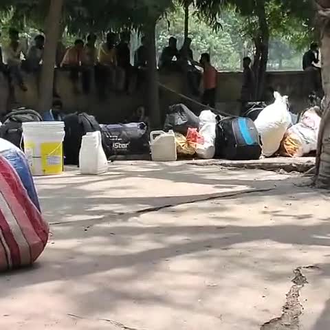 संदेश: संदेश रेफरल अस्पताल में प्रवासी मजदूरों की थर्मल स्कैनिंग नहीं होने से मजदूर हुए आक्रोशित #थर्मल_स्कैनिंग