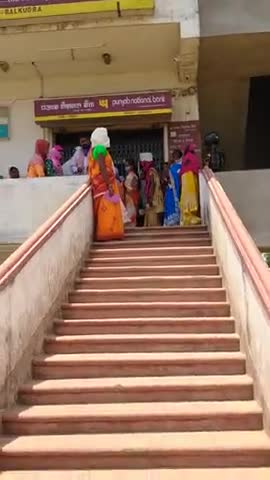 पतरातू: पंजाब नैशनल बैंक बलकुदरा शाखा मे नहीं हो रही है सोशल डिस्टेंट का पालन l ##लॉकडाउन_4
