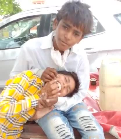 दौसा: महुआ में खुला लोग डाउन देखो कितनी तगड़ी भीड़ आ रही है#लॉकडाउन_4 #लॉकडाउन_4