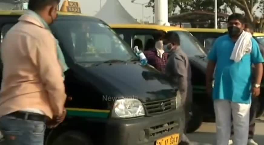 दरियागंज: दिल्ली में टैक्सी सर्विस चालू होने पर खुश नजर आए टैक्सी वाले, दिल्ली सरकार का किया धन्यवाद #दिल्ली_सरकार #राहत