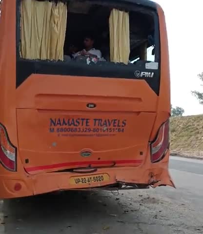 चंदौली: nh2 peed bus APS me takarai##कोरोना #highways