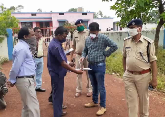 बेमेतरा: बेमेतरा के पुलिस अधीक्षक दिव्यांश पटेल ने क्वारंटाइन सेन्टरों का किया निरीक्षण, थाना प्रभारी भी रहे मौजूद #पुलिस_अधीक्षक