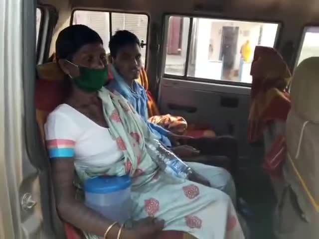 डुमरी: लॉकडाउन में फंसे महुवाडिपा के मरीज को वाहन की व्यवस्था कर प्रमुख ने इलाज के लिए भेजा रिम्स #रिम्स #लॉकडाउन