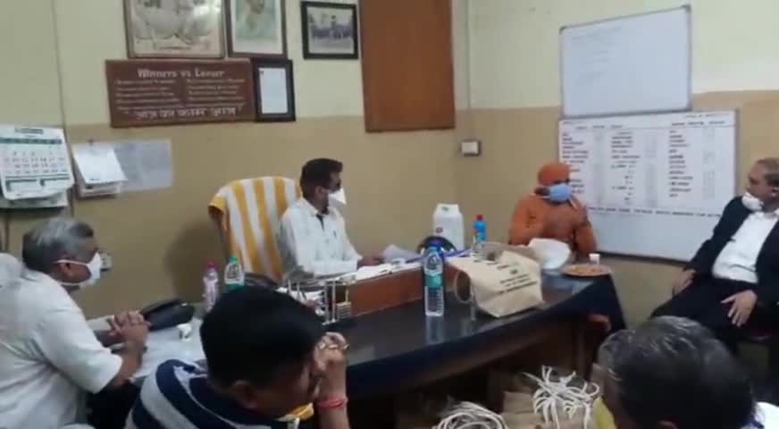 अलवर: अलवर सांसद बालकनाथ ने सरकारी अस्पताल का किया दौरा, एसपी ऑफिस में पुलिस अधीक्षक से की बातचीत #सासंद #sp