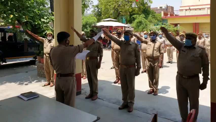 औराई: औराई कोतवाली में मनाया गया आतंकवाद विरोधी दिवस, सीओ ने दिलाई पुलिस कर्मियों को शपथ #आतंकवाद_विरोधी_दिवस