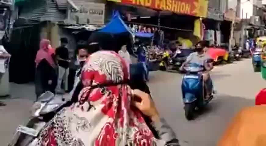 किशनगंज: गुज़ारिश कि ईद इस बार सादगी से मनाइये,कोई ख़रीदारी मत करिये इस बहन को पूरे देश की तरफ़ से सलाम असली #कोरोना_योद्घा ये