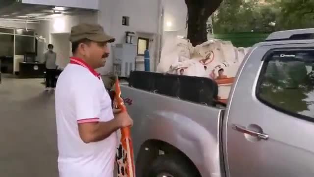 सिविल लाइन्स: लॉकडाउन के 59वें दिन दिल्ली भाजपा अध्यक्ष मनोज तिवारी ने गरीबों की मदद के लिए रवाना की राहत गाड़ी #बीजेपी #मनोज_तिवारी