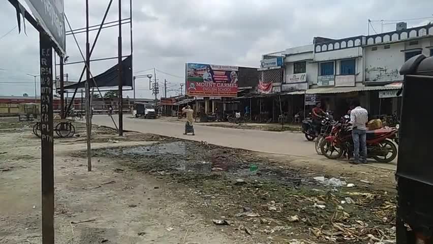 जयनगर: जयनगर पटना गद्दी चौक ब्लॉक रॉड परिसर क्षेत्र में आमजन कानून का उलंघन करते नजर आ रहे है लोग ।#suresh kumar gupta newslive