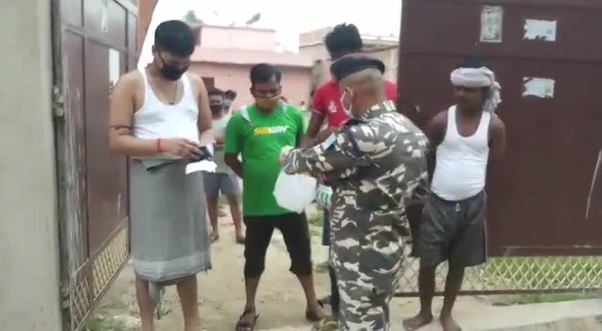 राजनगर: दरभंगा में क्वारंटीन हुए प्रवासी ने सोशल मीडिया पर लगाई दवा की गुहार, एसएसबी ने युवक तक पहुंचाई मदद #एसएसबी