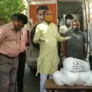 सदर बाज़ार: प्रवासी मजदूरों की मदद के लिए सांसद गौतम गंभीर ने भेजी राहत सामग्री #सांसद #राहत_सामग्री