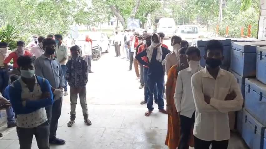 औराई: औराई में प्रवासियों का आगमन लगातार जारी, रेड जोन से आने वालों को भेजा जा रहा क्वारंटीन सेंटर #क्वारंटीन #प्रवासी