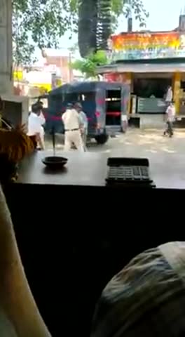 इंसानियत भी होती है साहेब इतनी बेरहमी से पीटना भी ठीक नहीं... 
घटना: छिंदवाड़ा जिले के पिपला थाना क्षेत्र की।
#vikasa2y
