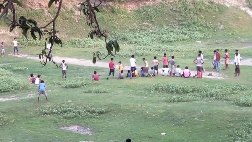 समस्तीपुर: ye dekhiye kaise lockdown ka majak bnaya ja rha h gaon mohanpur pokhar me#lockdowan ﻿#mohanpur