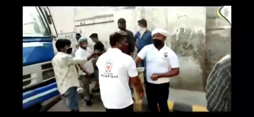 आओ हमारे दुश्मन कोरोना को एक साथ लड़ें। ग्राउंड पर युवा कांग्रेस के कार्यकर्ता।
#congress #iyc #BJP #congressforindia