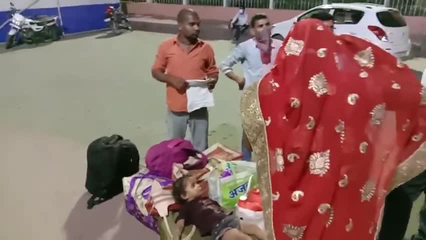 गया टाउन सीडी ब्लॉक: घंटों लेट चल रही है श्रमिक स्पेशल ट्रेन, देरी के कारण प्रवासियों की बढ़ी परेशानी #श्रमिक_स्पेशल_ट्रेन