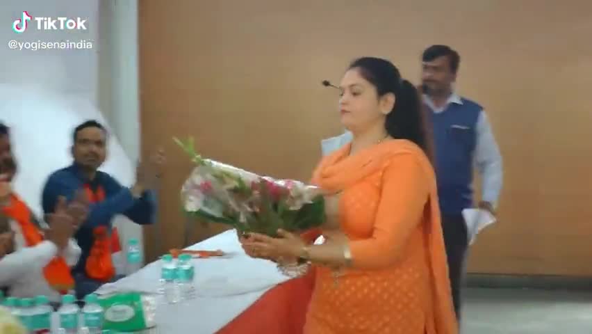 महिलाओं में बढ़ती योगी सेना की ताकत ..कुलदीप हिन्दू का भव्य स्वागत

#yogisena