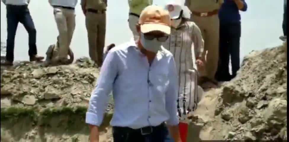 फतेेहपुर: मवैया ग्राम पंचायत में डीएम, सीडीओ व एसपी ने मनरेगा कार्यों का किया औचक निरीक्षण, दिए आवश्यक दिशा निर्देश #dm #cdo