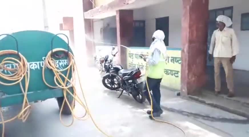 संभल: सदर इलाके के सरकारी दफ्तरों में कोरोना वायरस की रोकथाम को लेकर नगर पालिका परिषद ने करवाया सैनिटाइजेशन का कार्य #सैनिटाइज