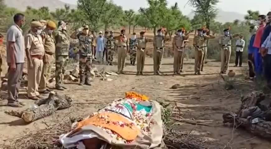 दांतारामगढ़: बीएसएफ जवान महेंद्र सिंह की दांतारामगढ़ के जवाहरजी की ढाणी में सैन्य सम्मान के साथ हुई अंत्येष्टि #बीएसएफ