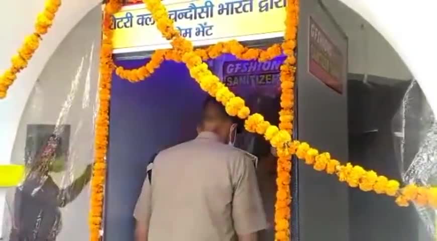 चंदौसी: चंदौसी कोतवाली में पुलिस अधीक्षक ने किया सैनिटाइजर टनल का उद्घाटन #सैनिटाइज #एसपी
