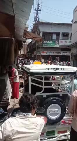 मथुरा: नगर वृंदावन में जमकर उड़ी सोशल डिस्टेंसिंग की धज्जियां लोग देखें बेफिक्र I
﻿#socialdistanacing