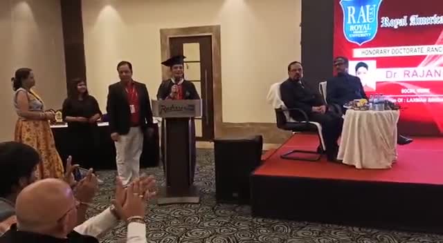 डॉ.राजन सिंह को रॉयल अमेरिकन विश्वविधालय द्वारा #PHD सम्मान केवल बीस वर्ष की उम्र में मिला हैं।
#COVID-19_INDIA