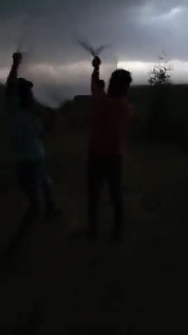 मनगवां: #raghurajgarh #main cal bahut hi Teji Se Aaya ﻿#hua tha﻿@ tufan jo ki usmein mein #Kursi Leke Ud Gaya Tha#
