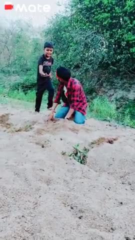 हज़ारीबाग: ये दोनों झारखंड के हैं और इन लोगो का एक वीडियो वायरल हुआ है,इस वीडियो में दोनो कॉमेडी करते हुए नज़र आये हैं।#कॉमेडी﻿##