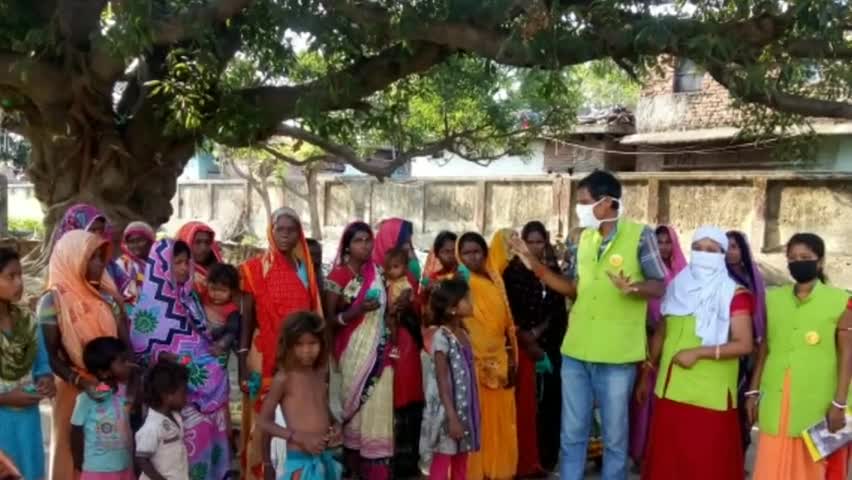 जयनगर: ##चाइल्ड लाइन सब सेंटर जयनगर के द्वारा मास्क और साबुन का वितरण कर लोगों को किया गया जागरूक।