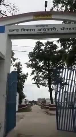 धौरहरा: धौरहरा के मनिहार वार्ड में फांसी के फंदे पर लटकी मिली विवाहिता, पिता ने दहेज हत्या का लगाया आरोप #दहेज_हत्या
