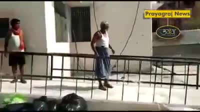 प्रयागराज: प्रयागराज कोटवा बनी के #कोविड19 हॉस्पिटल में अव्यवस्थाओं के खिलाफ मरीजों का हंगामा।
#कोरोना_वायरस 
#लॉकडाऊन
#Corona