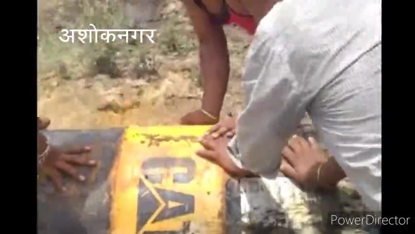 अशोक नगर: भेलमास व सडुमुरा में आबकारी विभाग ने छापेमारी कर जब्त की 3000 लीटर महुआ लहान #आबकारी_विभाग