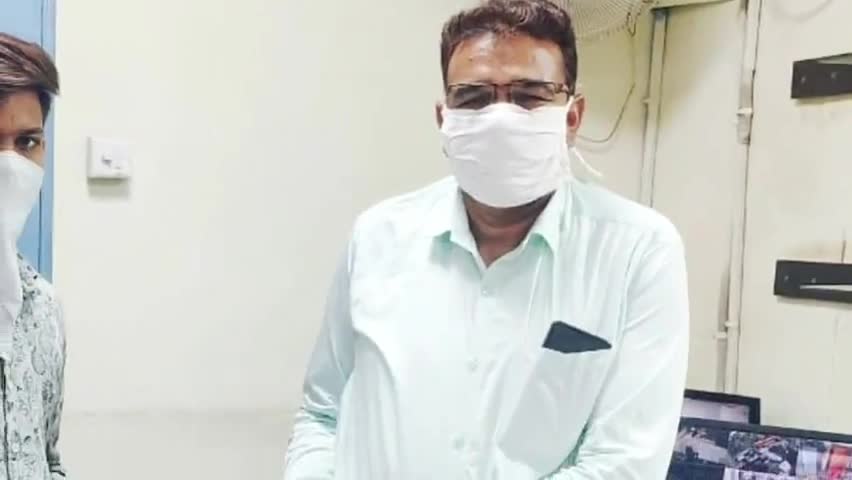 नैनवां: करवर में एटीएम में निकले लिमिट से ज्यादा रुपए, युवक ने ईमानदारी का परिचय देते हुए शाखा प्रबंधक को लौटाए #एटीएम