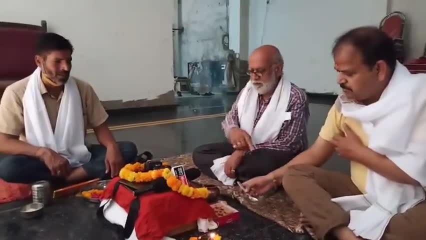 मिर्ज़ापुर: हिंदी पत्रकारिता दिवस पर वरिष्ठ पत्रकार सलिल पांडे के नेतृत्व में किया गया हवन पूजन #हिंदी_पत्रकारिता_दिवस