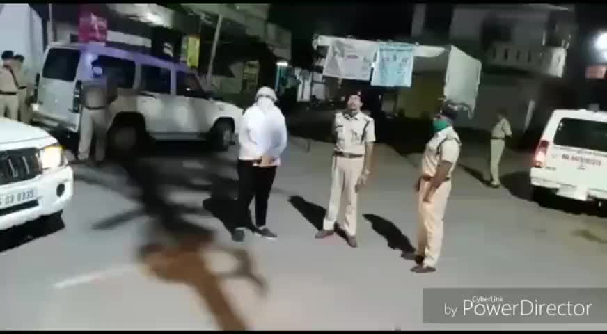 महासमुंद: एएसपी मेघा टेम्भूरकर ने संभाला मोर्चा, शहर में घूम-घूमकर लाउडस्पीकर से कराई मुनादी #एएसपी