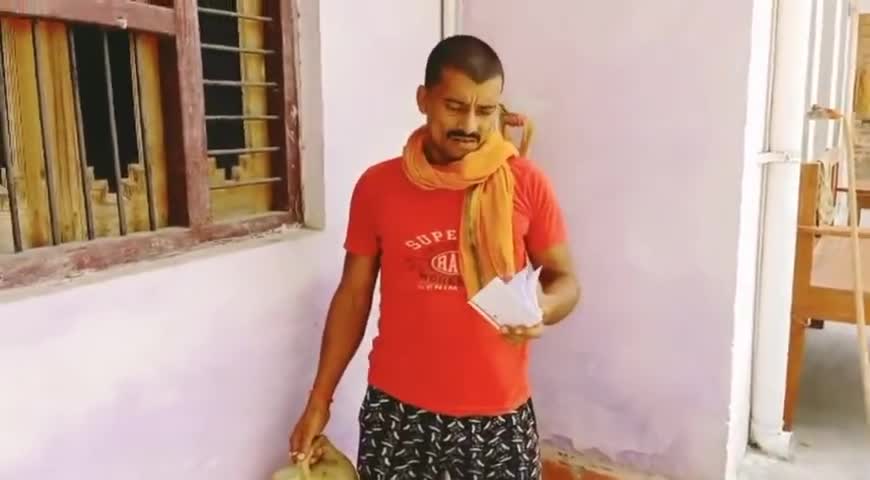 फतेेहपुर: चंदुरा ग्राम पंचायत में कोरोना जैसी महामारी के बीच कोटेदार निर्धारित रेट से अधिक मूल्य पर दे रहे केरोसिन #कालाबाजारी