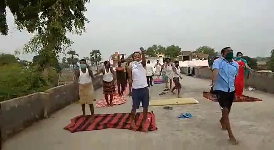 जहानाबाद: नौरू के साईं बीएड कॉलेज में बनाए गए क्वॉरेंटाइन सेंटर में प्रवासियों को कराया जा रहा है योगाभ्यास #योग #क्वॉरेंटाइन