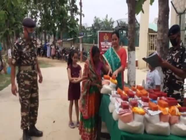 रक्सौल: पनटोका पोस्ट स्थित एसएसबी 47वीं बटालियन के जवानों ने पनटोका  गांव में बांटी राहत सामग्री #ssb