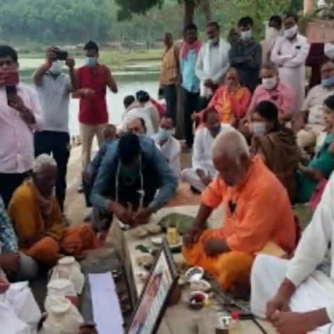 पुष्पराजगढ़: छत्तीसगढ़ के पूर्व सीएम अजीत जोगी की पार्थिव मिट्टी को बेटे ने अमरकंटक में नर्मदा नदी में किया प्रवाहित #अजीत_जोगी