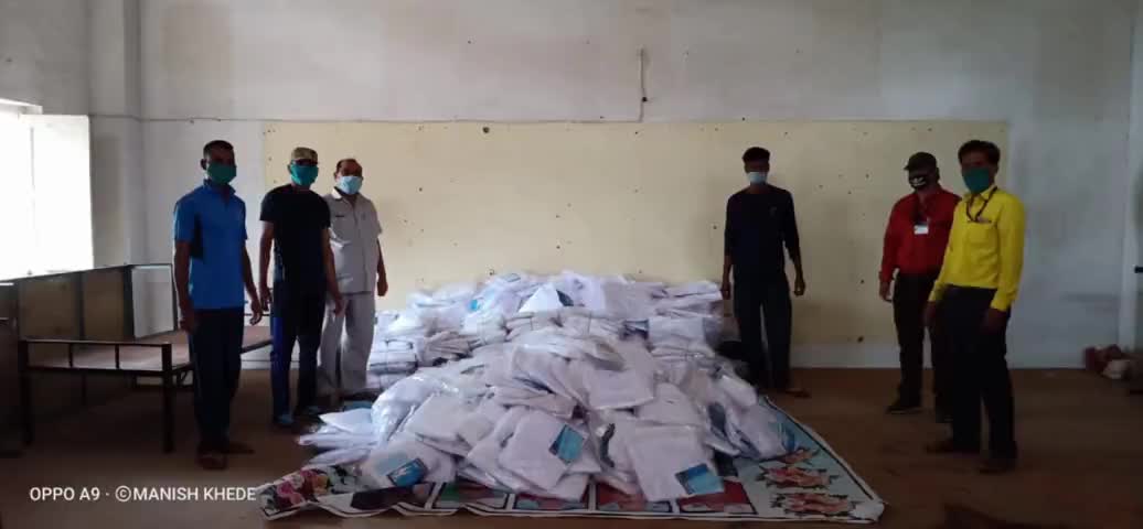 झिरन्या: ग्राम अम्बाडोचर में बनीं पीपीई किट पहुंचीं झाबुआ, SRLM ने पुलिस विभाग को प्रदान कीं 600 पीपीई किट #पीपीई_किट