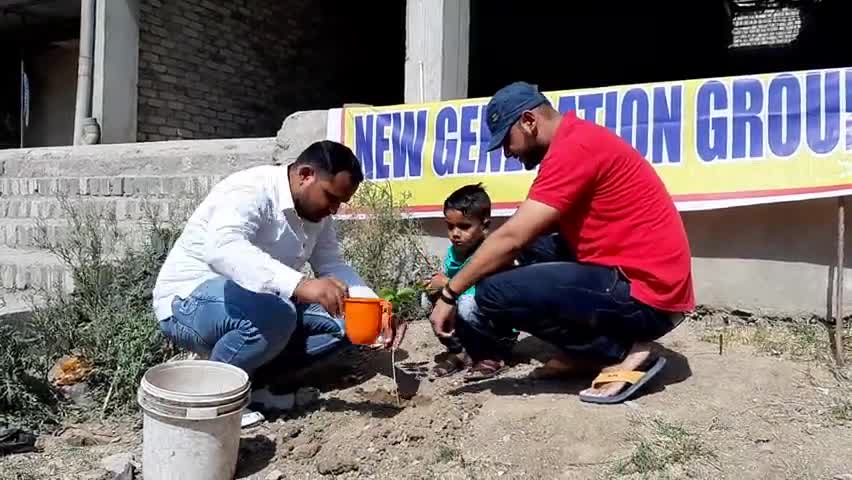 #तालेड़ा में पौधारोपण अभियान की शुरूआत कर पौधा लगया