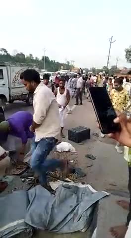चास: #ajj hui h accident karib 5 bhjye railway 
line pass siwandi A1 kata ke pass hui h