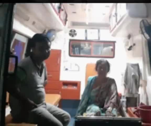 महेशपुर: बाजारपाड़ा में विषैले सर्प ने महिला को डंसा, घायल महिला को पकुड़  सदर अस्पताल के लिए किया रेफर #सर्प_दंश