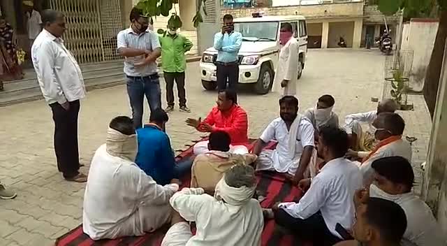 आज #तालेड़ा एसडीएम कार्यालय में गेहुँ खरीद केंद्र पर रात हुई दुर्घटना को लेकर आज भाजपा किसान मोर्चा ने धरना दिया