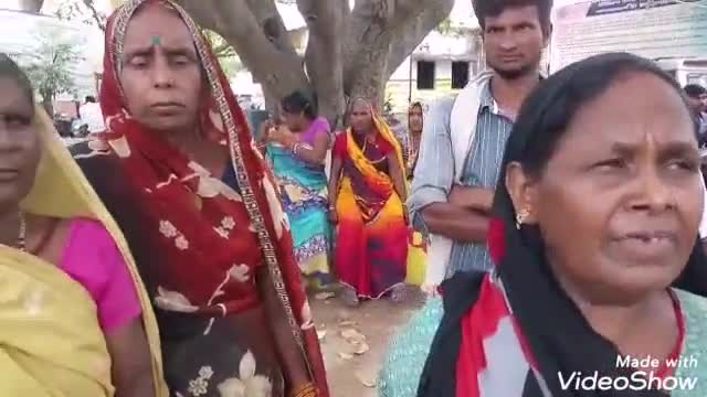 चौगाईं: महिला राशन कार्डधारी एक हजार रुपया मिलने की जानकारी लेने पहुंची चौगाई प्रखंड कार्यालय #राशन_कार्ड