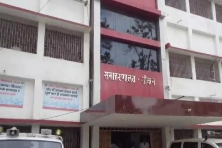 आंदर: आंदर तियर मुख्य मार्ग के निर्माण में अनियमितता को लेकर ग्रामीणों ने दिया डीएम को ज्ञापन #डीएम #अनियमितता