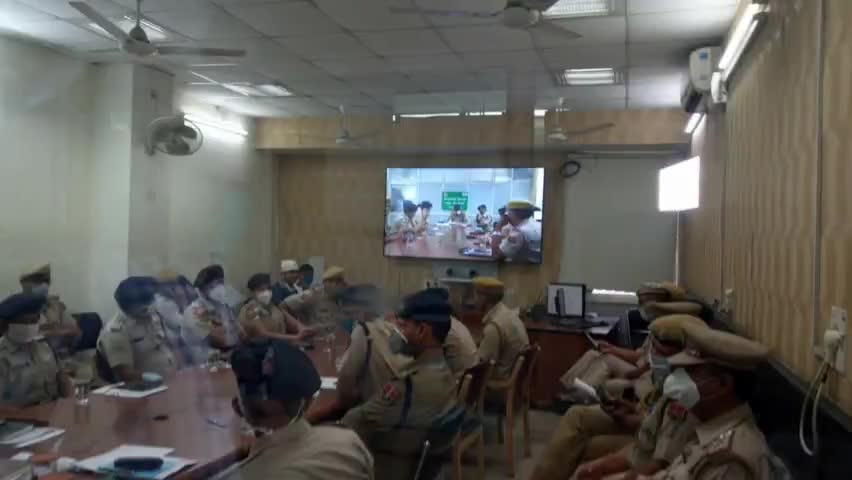 जैसलमेर: सीएम व डीजीपी ने जैसलमेर के पुलिसकर्मियों से वीडियो कॉन्फ्रेंसिंग के माध्यम से की चर्चा #सीएम #डीजीपी